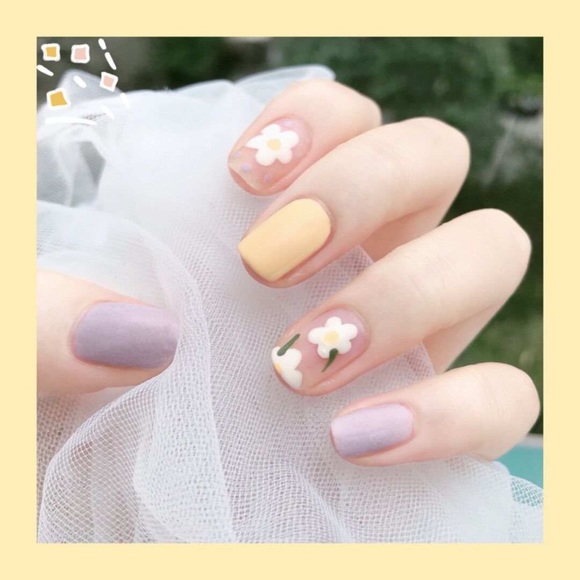 Short Purple and Yellow flower Press On Nails| Square shape press on nails - Picture 2 of 3